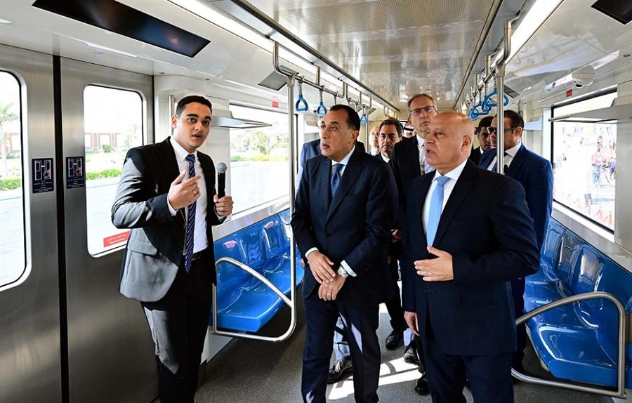 رئيس الوزراء يشهد اصطفاف وسائل النقل المصنعة محليًا في المعرض الدولي للنقل الذكي